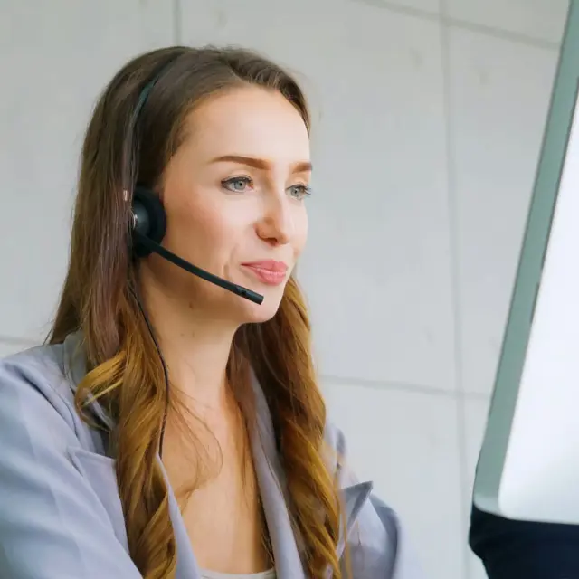 Webinar vært med headset